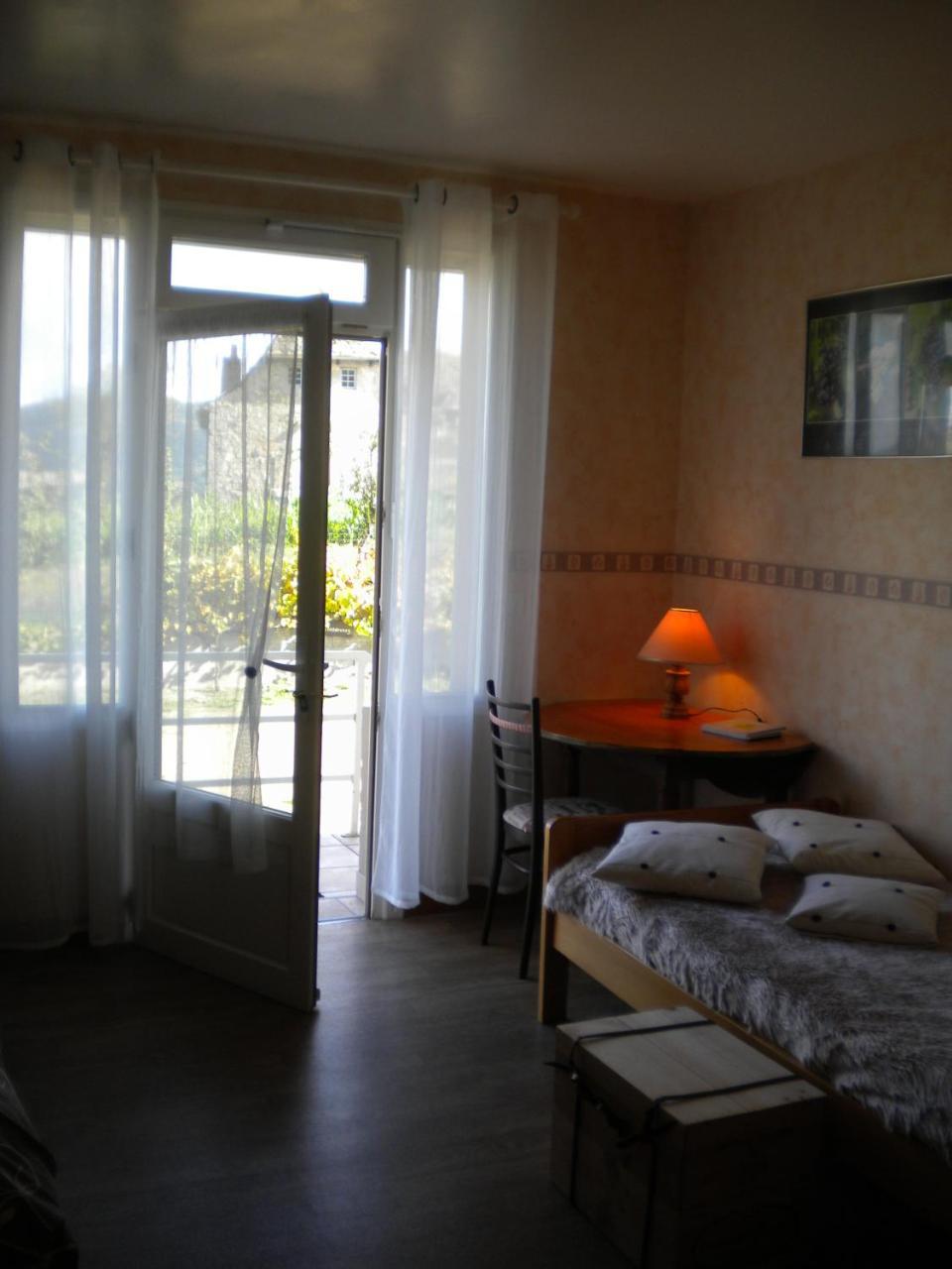 Hotel Le Relais Du Coustoubi Campouriez 外观 照片